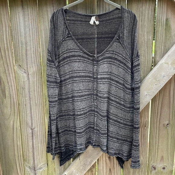 Free People We the Free Hacci Slinky Loose Fit Flowy Oversized Shark Bite Top - Picture 5 of 11